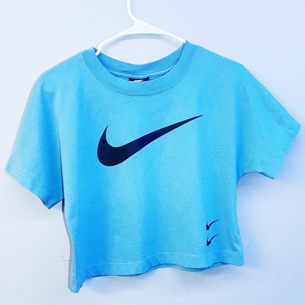 Women’s Nike Sportswear Swoosh Crop Top